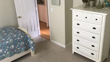 2 bedrooms, iron/ironing board, Internet, bed sheets