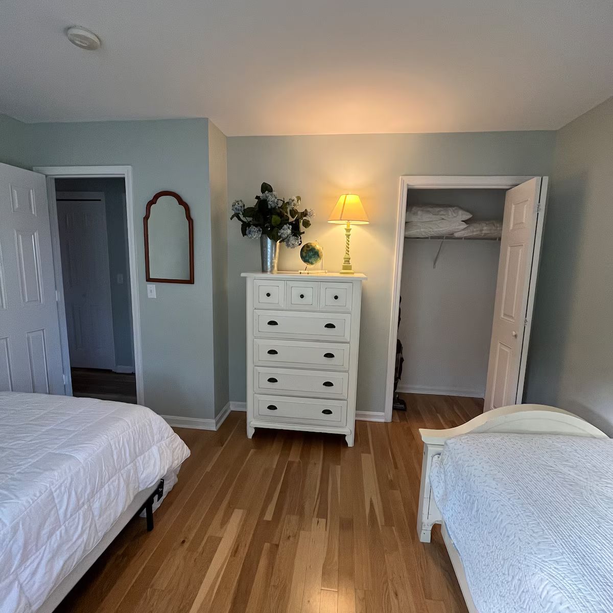 2 bedrooms, iron/ironing board, WiFi (free), bed sheets