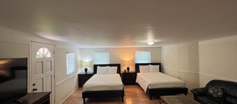 A cozy single family home located right in the center of Augusta!