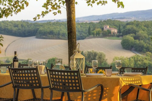 VILLA PALAZZO BELLO with Pool, Air Con, Wifi - Cetona