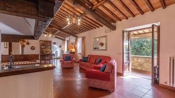 Fernseher, Kamin, DVD-Player, Stereoanlage