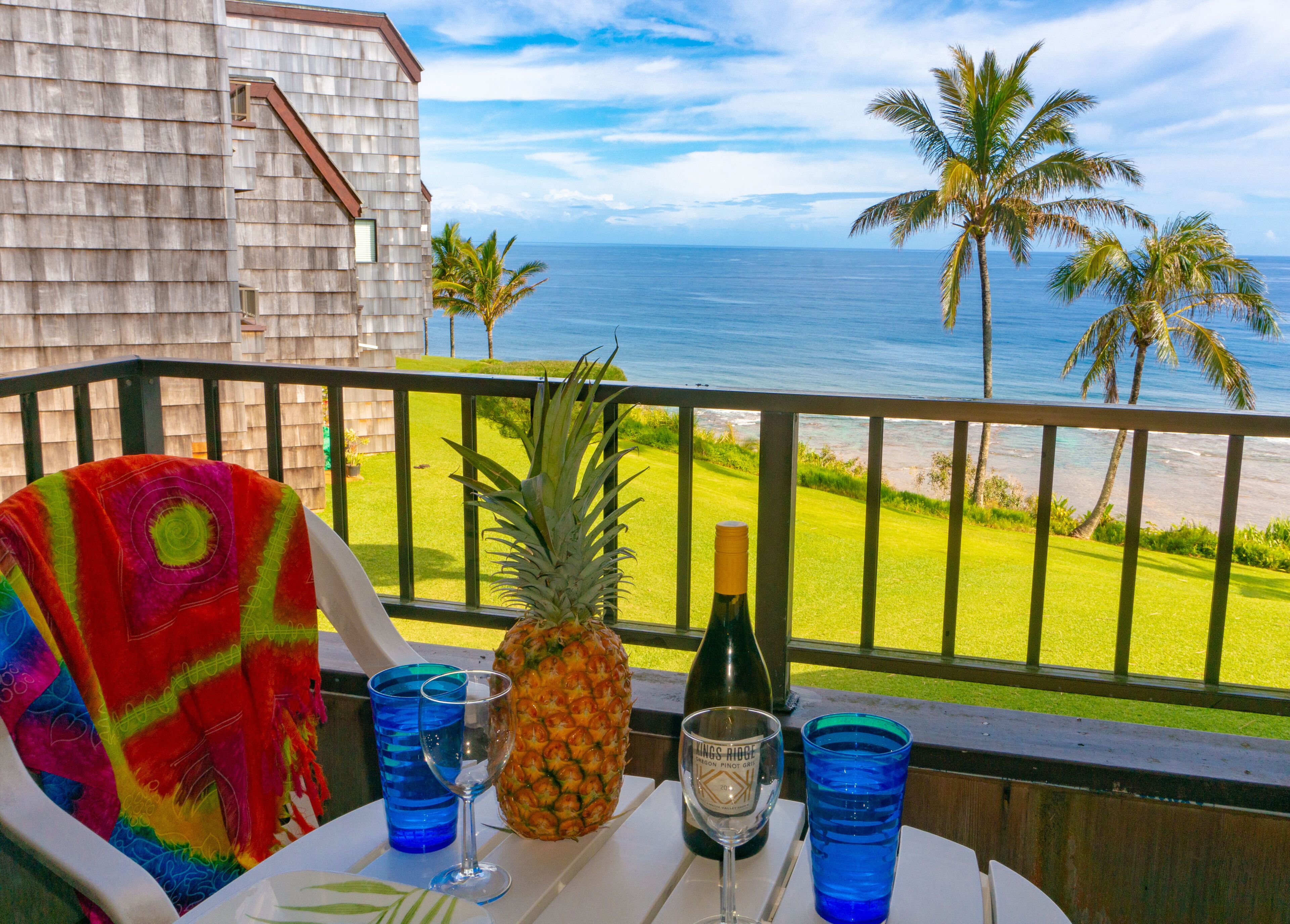 Sealodge J9-top floor with oceanfront views, beach gear, private lanai, pool