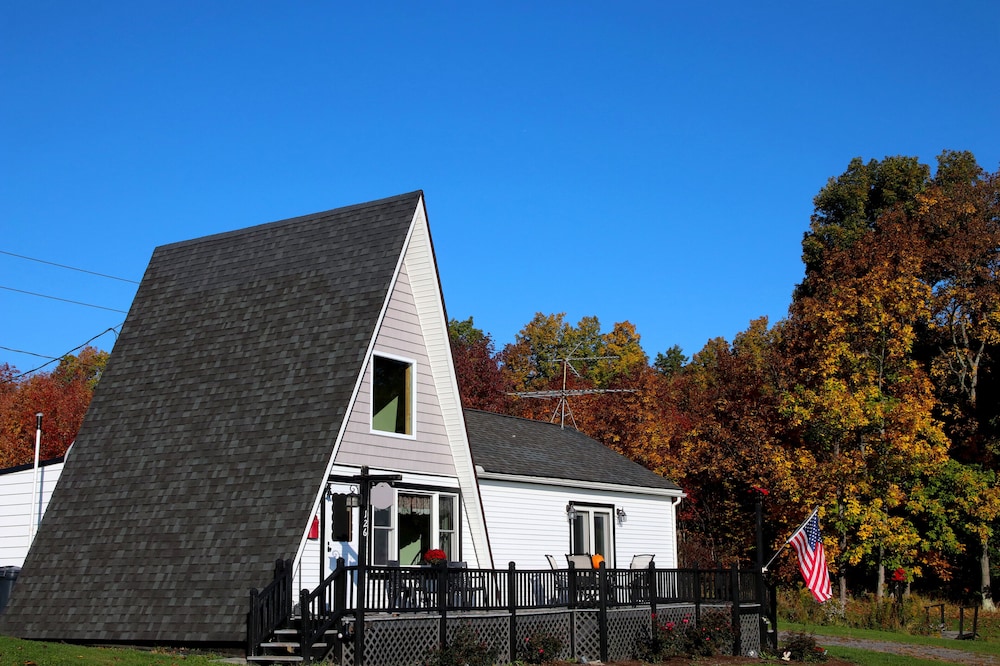 HS Internet Home Nestled In A Perfect Postcard Setting ~ Pet-Friendly And Clean!