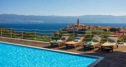 Luxusvilla auf Krk - Pool, Tennisplatz, Panoramameerblick, Whirlpool & Concierge