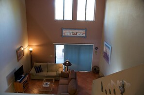 Smart TV, books - NE Tucson 2 BR townhome (Tucson)