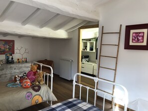4 chambres, fer et planche Ă repasser, Wi-Fi, draps fournis