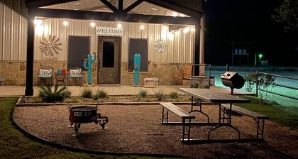 Hermoso barndominium personalizado perfecto para escapadas románticas y vacaciones!