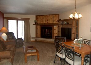 Téléviseur, foyer, lecteur de DVD