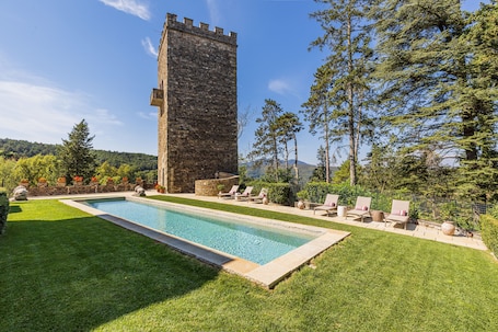 Piscine extérieure, piscine chauffée. Torre San Pietro - Magnifique Villa toscane et Tour Médiévale