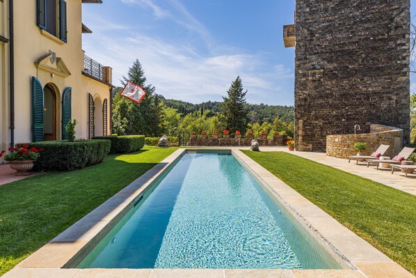 Outdoor pool, a heated pool