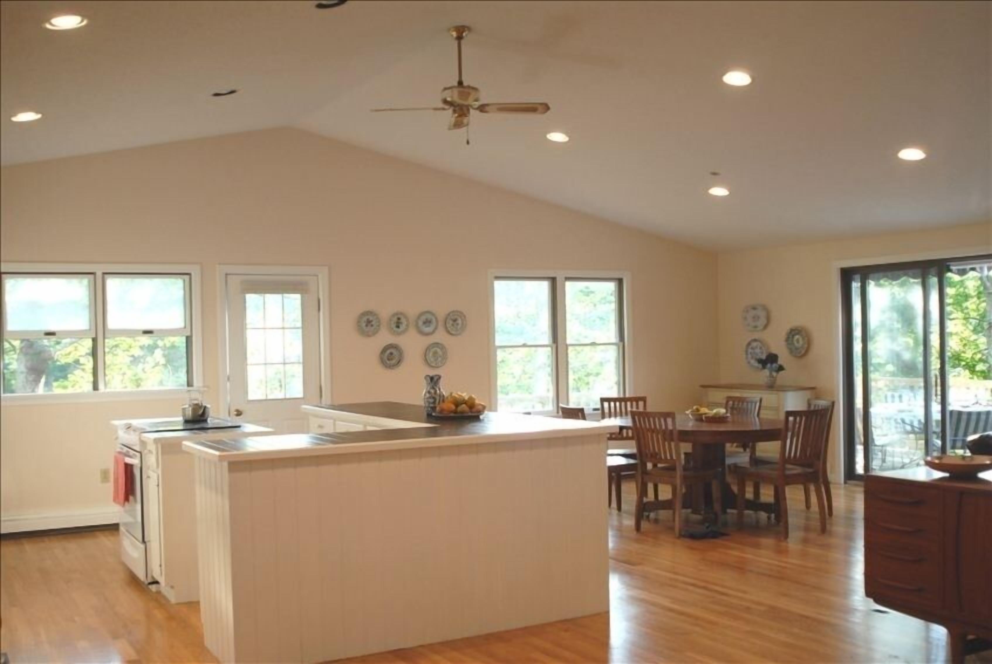 Fall special!  10% off booking of three nights or more, September - end of May. 