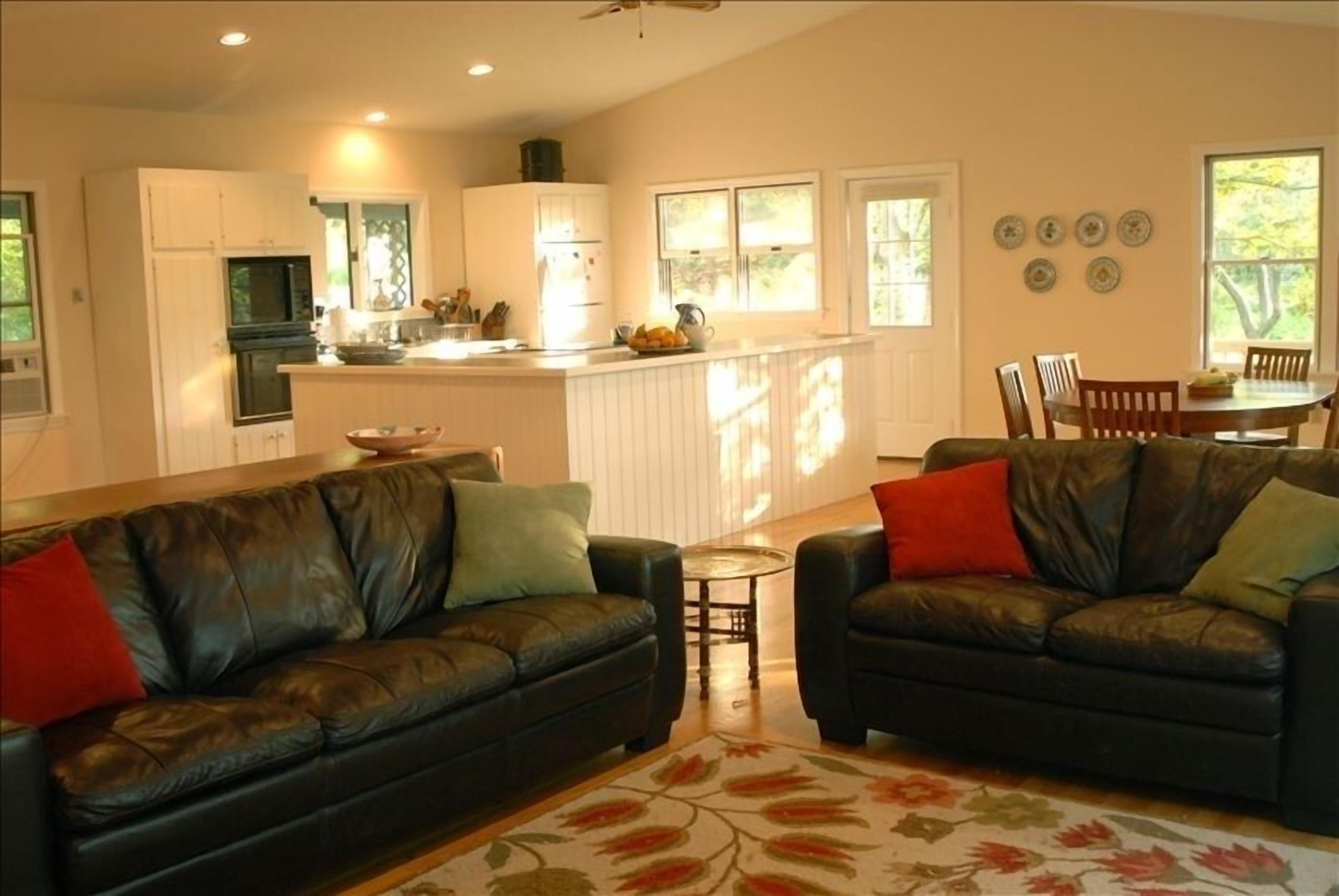 Fall special!  10% off booking of three nights or more, September - end of May. 