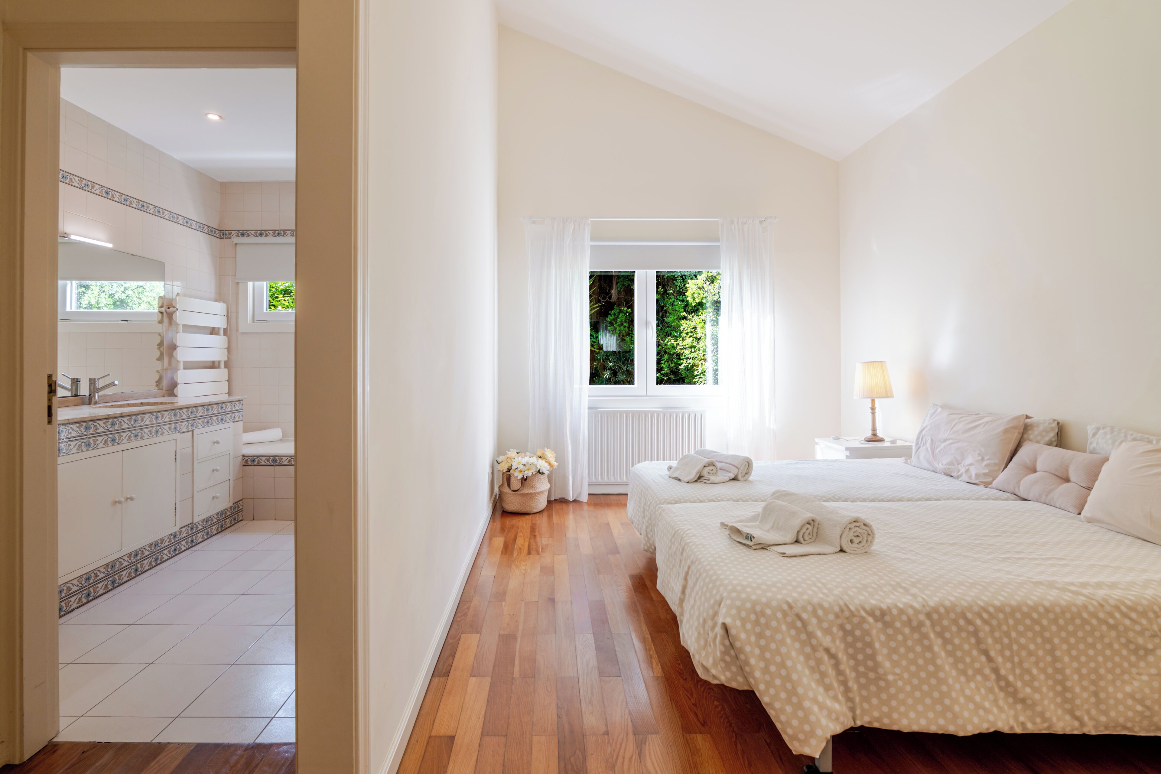 5 bedrooms, iron/ironing board, free WiFi, bed sheets