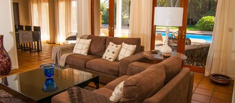 Luxury villa with pool close to the beach