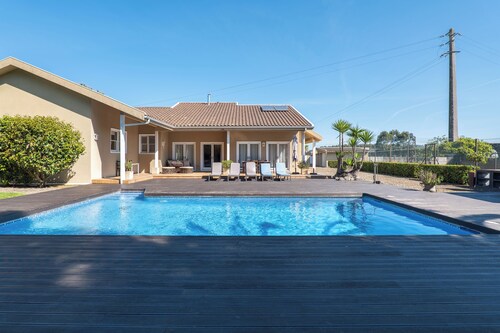 Luxury villa with pool close to the beach