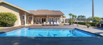 Luxury villa with pool close to the beach