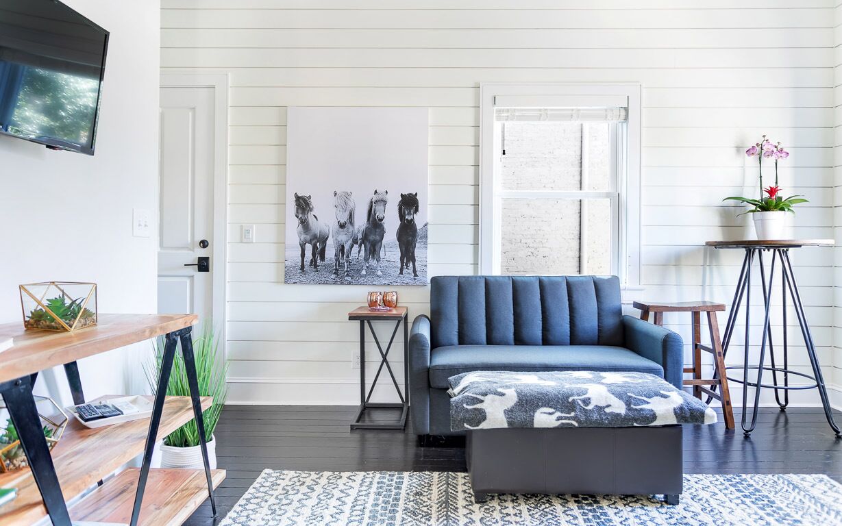 Modern Farmhouse Style, 1 Block from Forsyth Park by Lucky Savannah