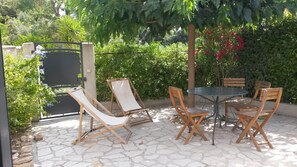 تناول الطعام بالخارج