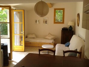 1 chambre, fer et planche à repasser, lit parapluie, Wi-Fi