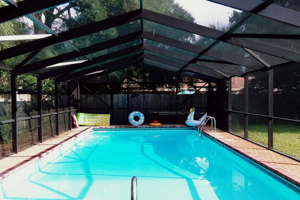 3-bedroom house with HEATED POOL for 20 dollars-a-day extra in Ft Walton Beach