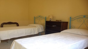 2 chambres, fer et planche à repasser, Wi-Fi gratuit, draps fournis