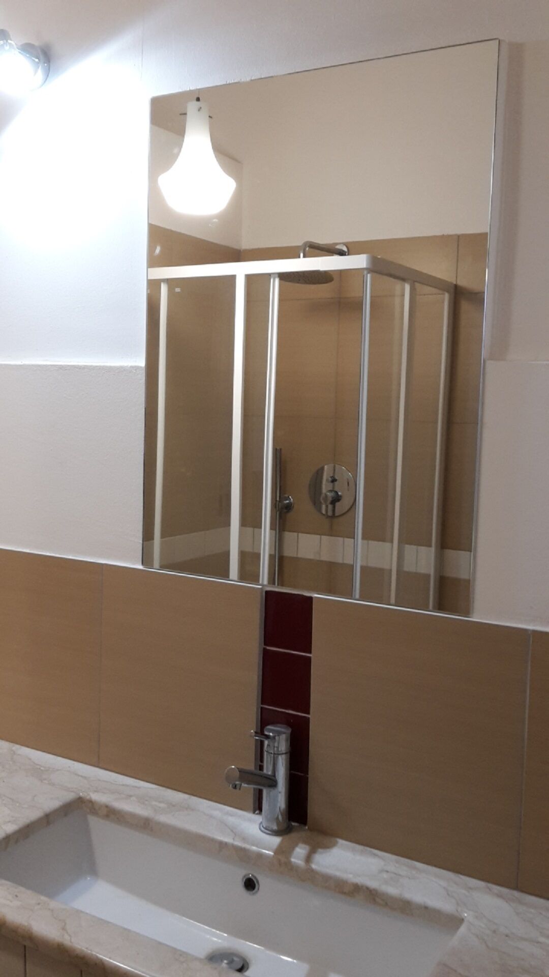 Doccia, asciugacapelli, bidet, asciugamani