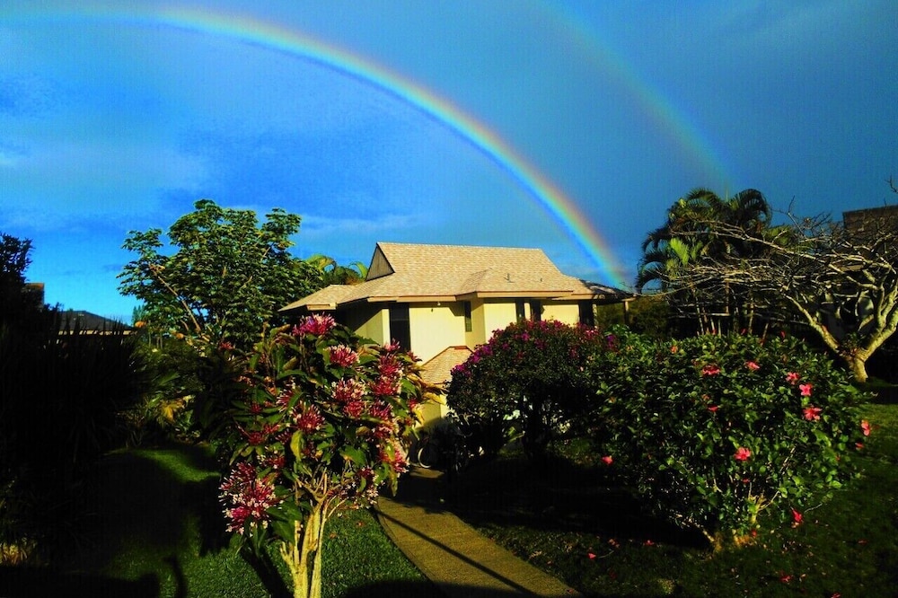 Villa in Paradise !Mountain Views, Ocean and golf course just steps away