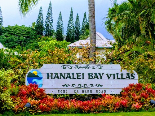  Villa  in Paradise !Mountain Views, Ocean and golf course just  steps away