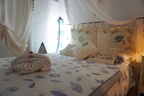 2 bedrooms, iron/ironing board, WiFi, bed sheets - Sea Shell Cottage by the Sea at Capo Coda Cavallo San Teodoro (Capo Coda Cavallo)