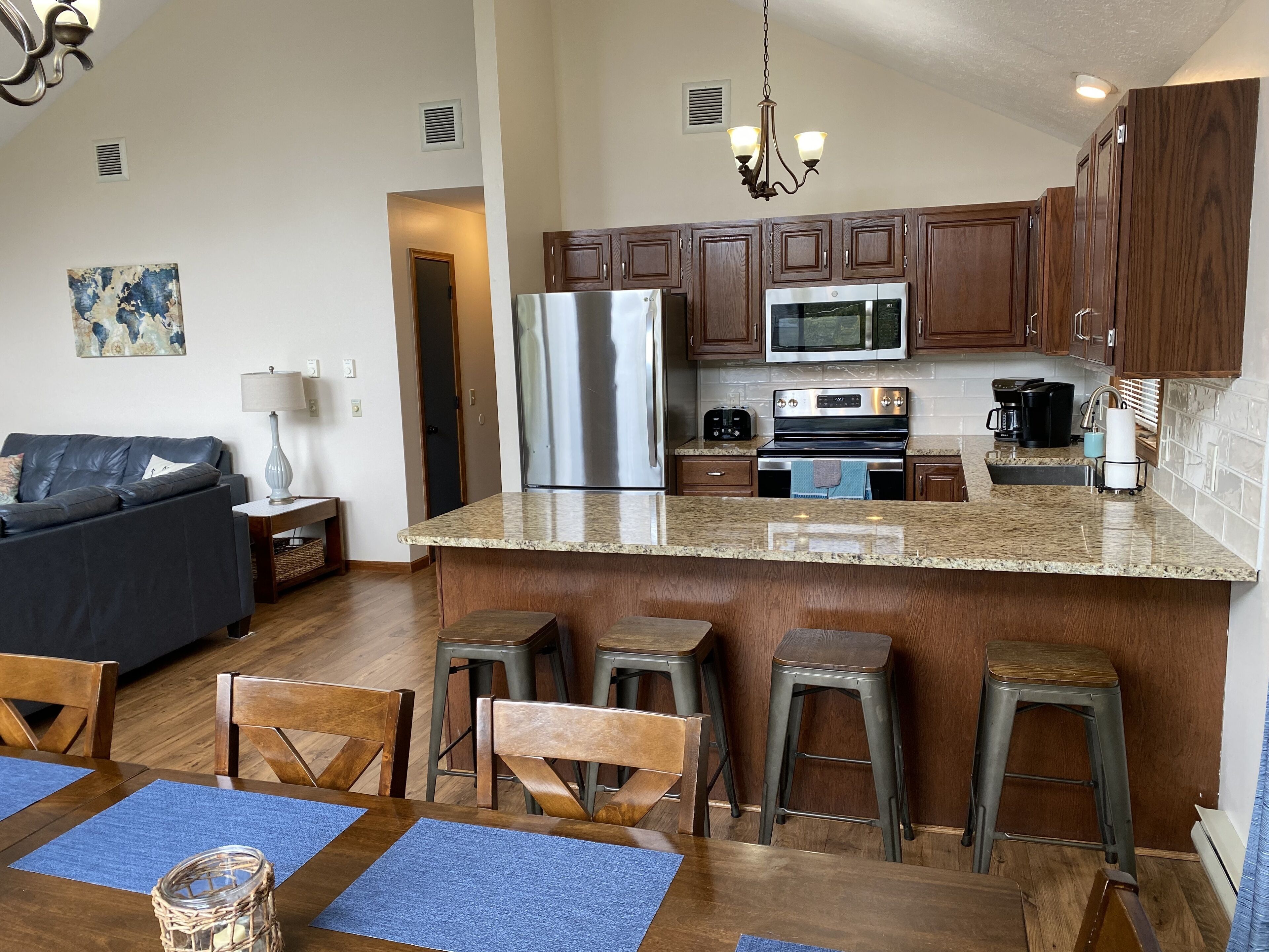 ADVENTURE AWAITS! Sleeps 14, Hot Tub, & Game Room