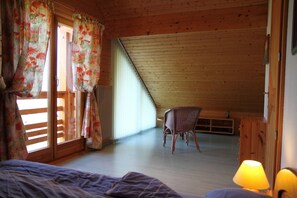 3 bedrooms, iron/ironing board, travel cot, free WiFi