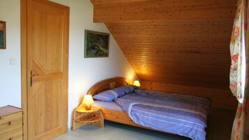 3 bedrooms, iron/ironing board, travel crib, free WiFi