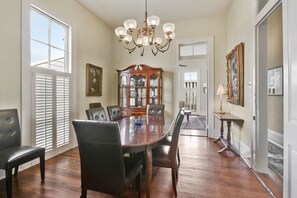 Dining - Prime location: Walk to all the French Quarter attractions. Enjoy NOLA with ease (New Orleans)