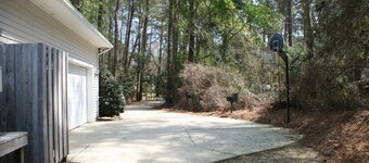 Beautiful Secluded Canalfront Home. Access to Private Beaches and Marina