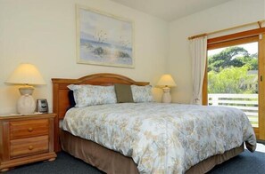 5 bedrooms, desk, iron/ironing board, free WiFi