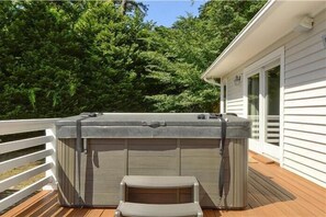Terrace/patio - Beautiful Secluded Canalfront Home. Access to Private Beaches and Marina (Kitty Hawk)