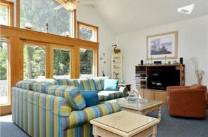 Smart TV, fireplace, DVD player, table football