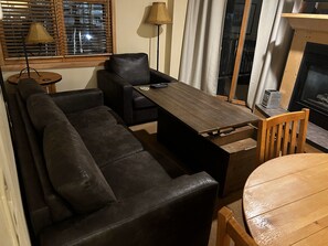 Smart TV, fireplace, books, music library - River Run Village steps to gondola, ski school, dining, ski shuttle, and more! (Dillon)