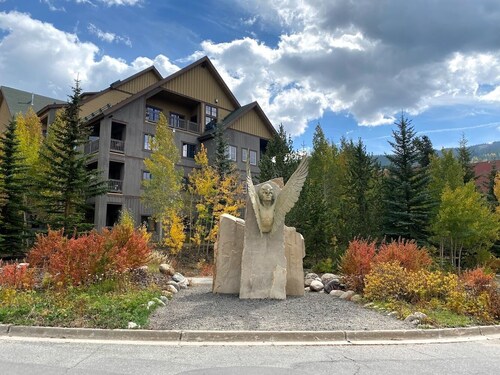 River Run Centerpoint-Cozy Modern Condo•Steps to Gondola•Ski School•Restaurants