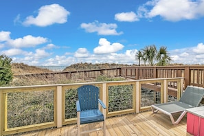 Terrace/patio - Just redecorated- True one bedroom king oceanfront condo at tropical resort! (North Myrtle Beach)