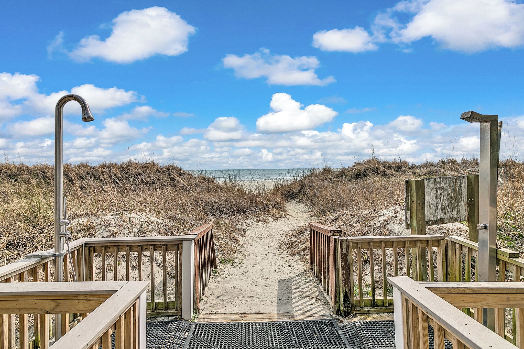 トロピカルプール、ティキバー、屋内温水プールを備えたモダンで清潔な