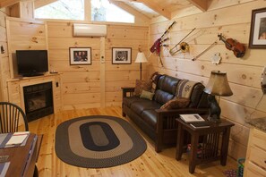 Fernseher, Kamin, DVD-Player