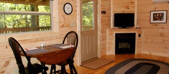 Romantic Cabin at Beautiful Lake Lure!