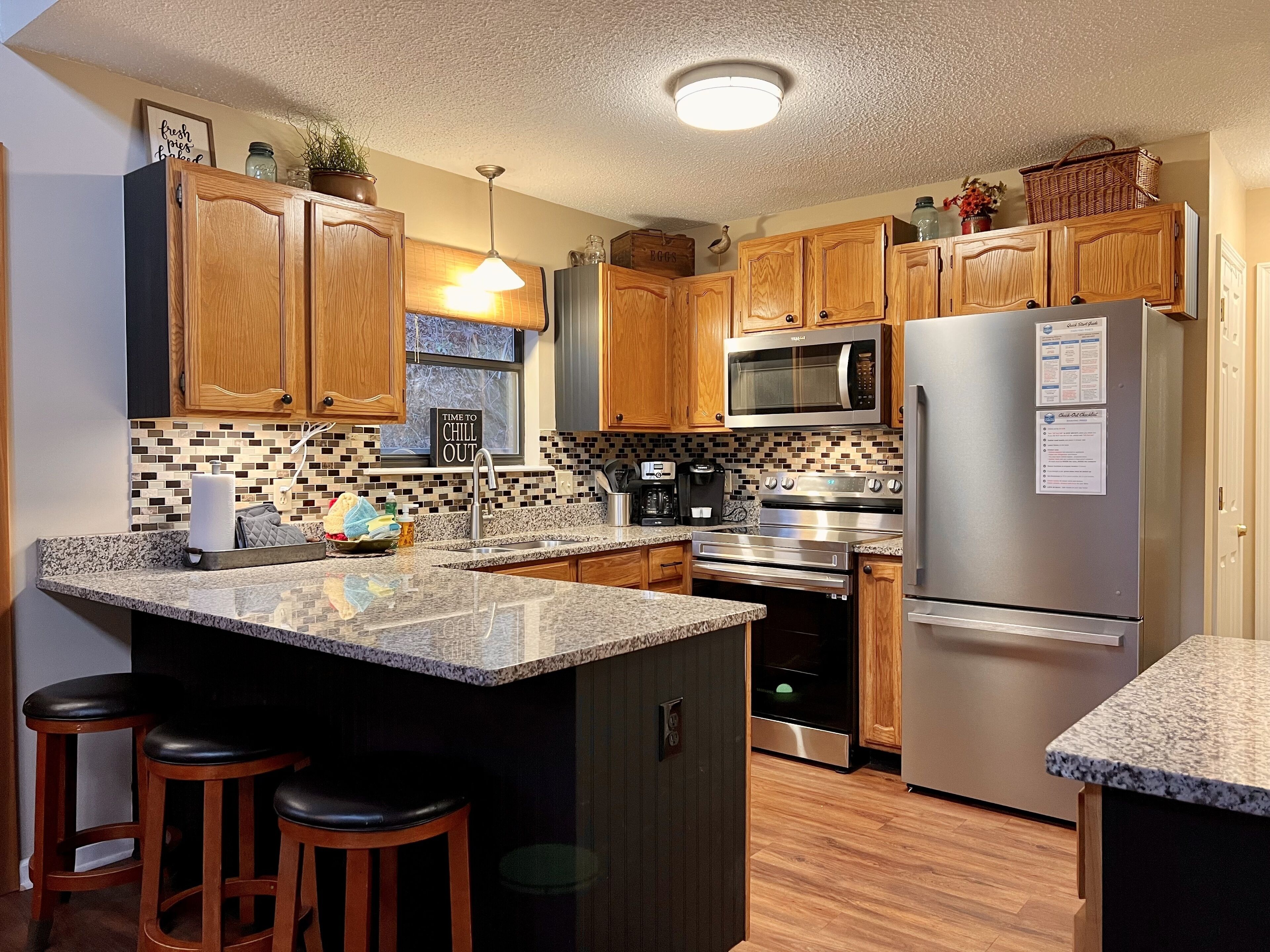 Coffee/tea maker, fridge, microwave, oven