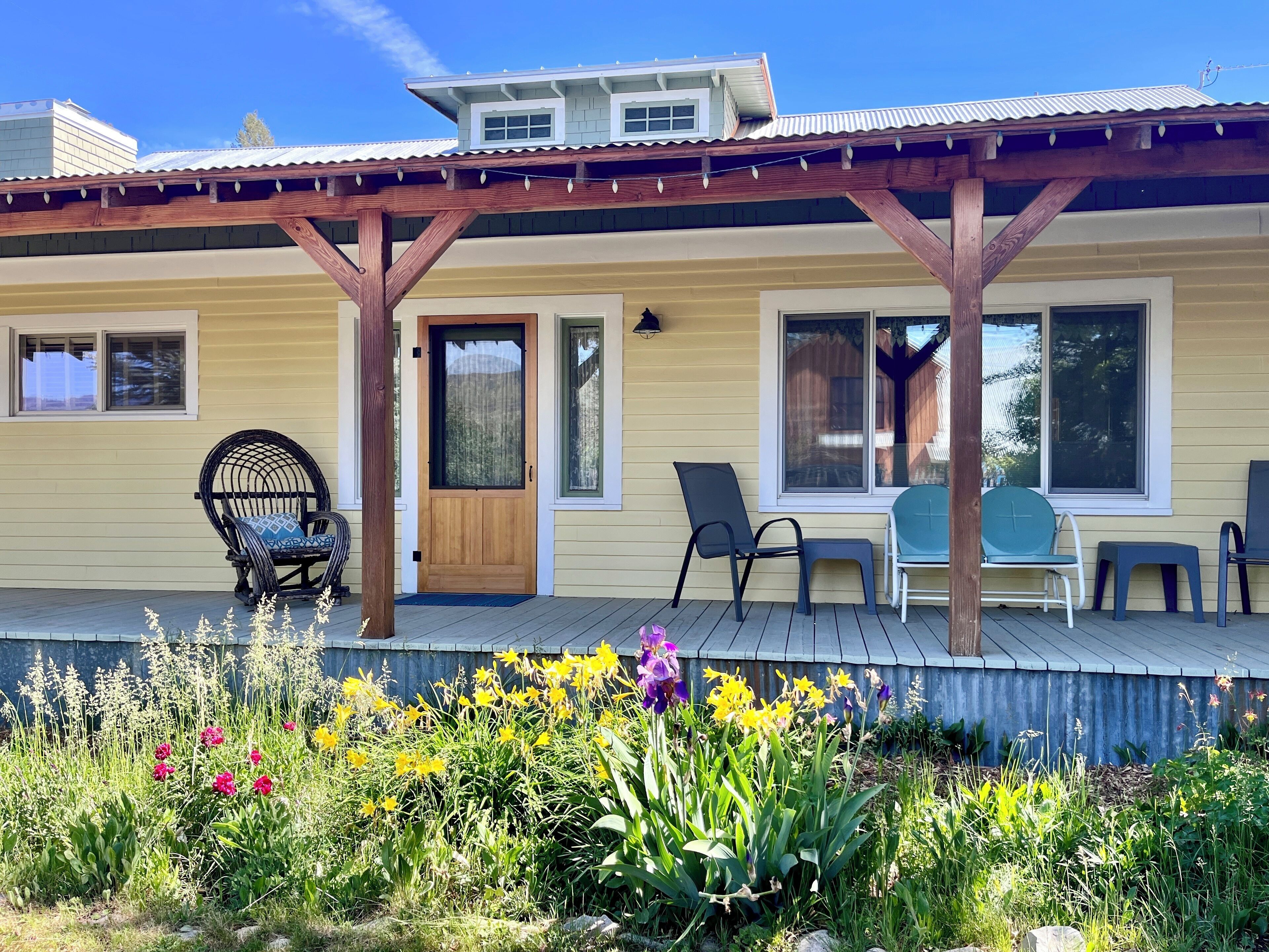 Casa Bogart-Dog Friendly, 3 Bedroom, Sits 1 Block Above heart of Winthrop!