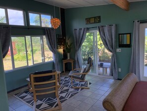 Books - Starlit Skies, 1.5 miles to Black Sand Beach, Pet Friendly, Lava Fields, Private (Pahoa)