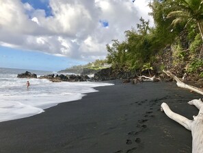 Beach towels - Starlit Skies, 1.5 miles to Black Sand Beach, Pet Friendly, Lava Fields, Private (Pahoa)