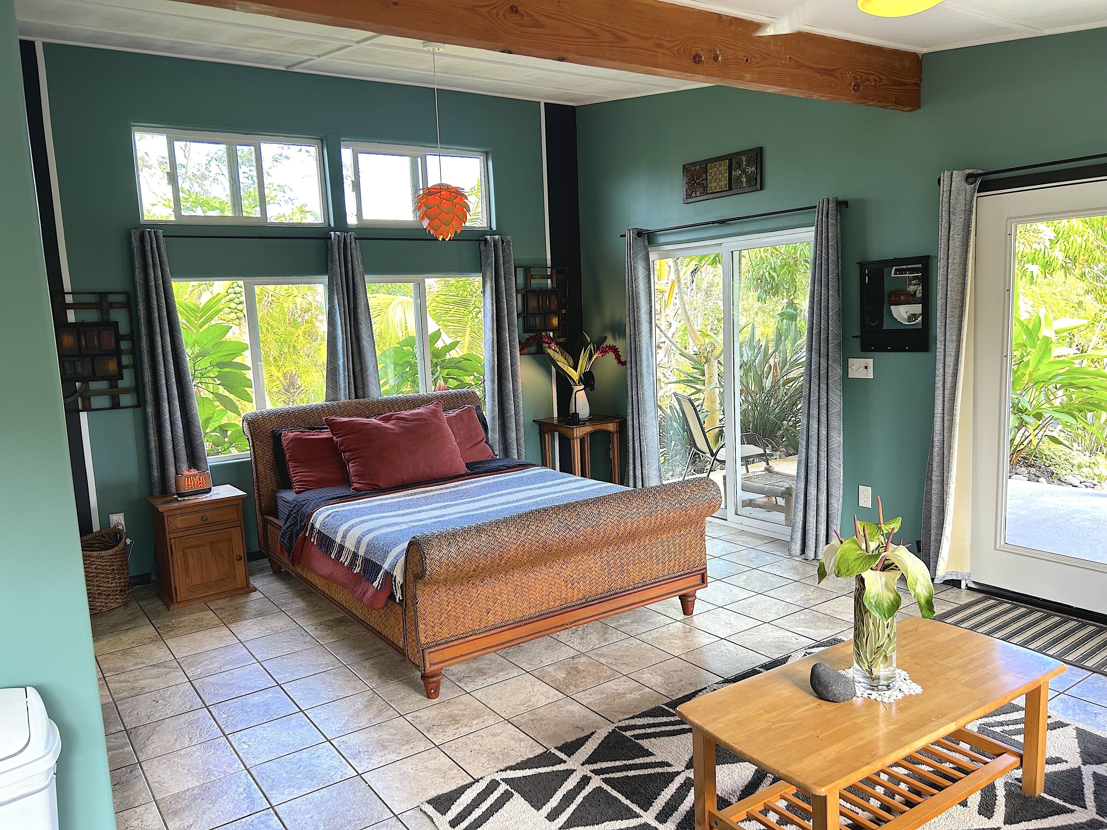 1 soverom, skrivebord, wi-fi (inkludert) og sengetøy