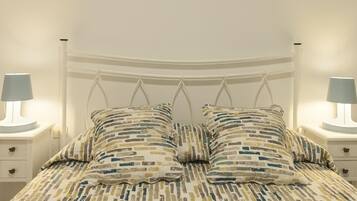 2 bedrooms, iron/ironing board, Internet, bed sheets