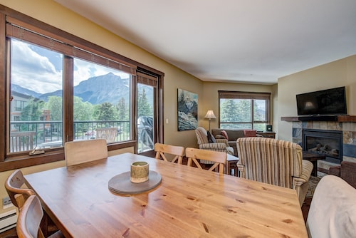 Canmore Immaculate Corner Unit - Vues panoramiques sur les montagnes - Emplacement central